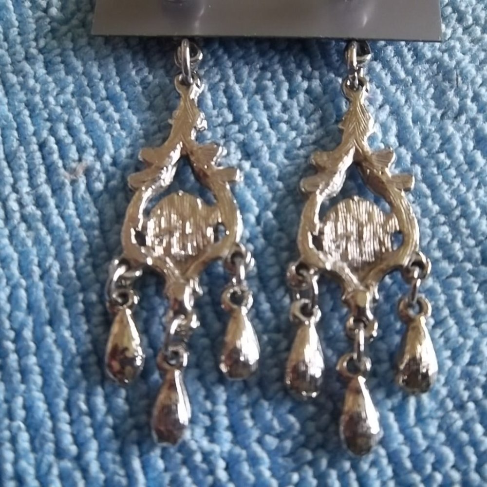 NWT Four Pairs of Earrings by Express - Picture 10 of 15
